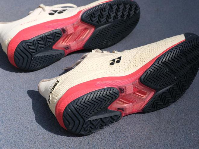 25春季新款网球鞋——网球爱好者的全能之选新利娱乐YONEX AD Accel 