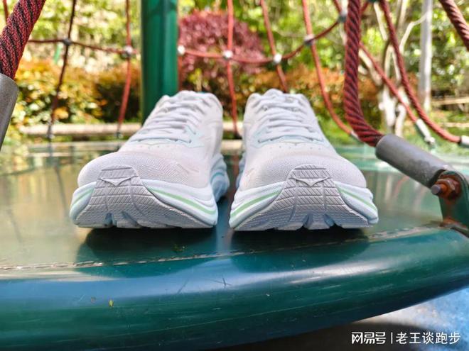 10：恰到好处的卓越跑鞋HOKA CLIFTON(图15)