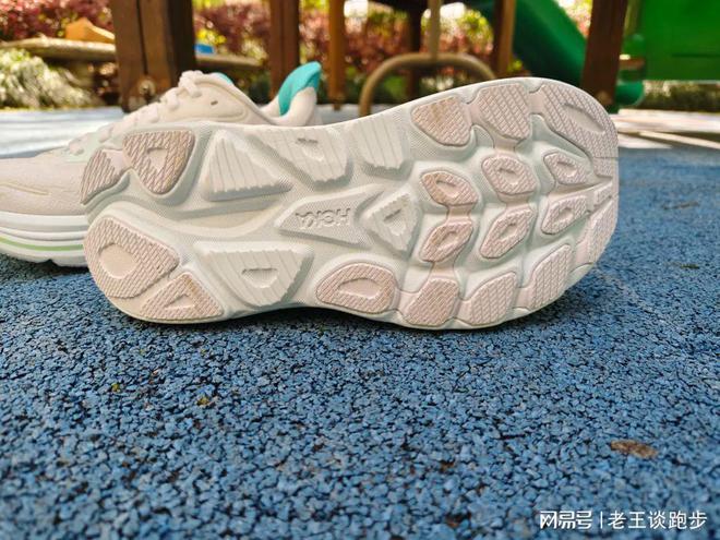 10：恰到好处的卓越跑鞋HOKA CLIFTON(图21)