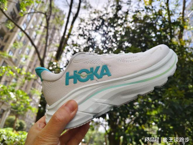 10：恰到好处的卓越跑鞋HOKA CLIFTON(图22)