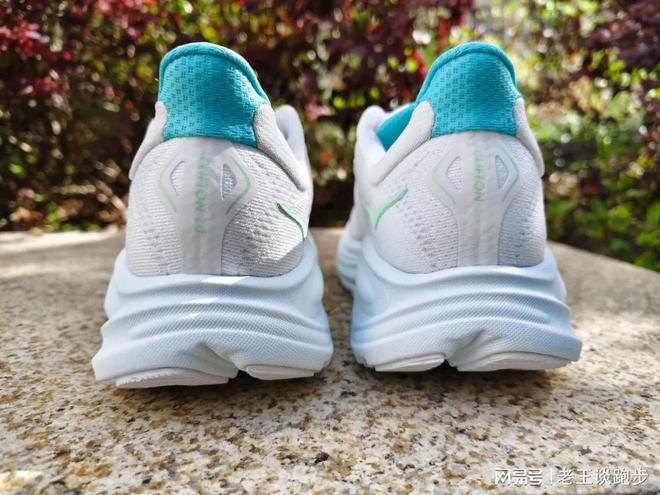 10：恰到好处的卓越跑鞋HOKA CLIFTON(图19)