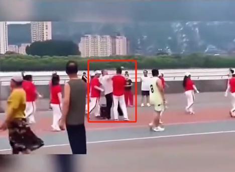 消失！真实目的被扒白衣哥立大功暴走团逼停119后续：队伍彻底(图3)