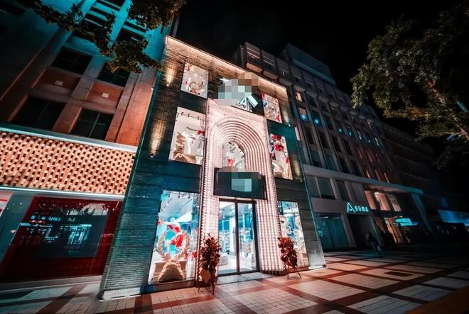 卖爆了!线上打折多赚钱反而变难港股运动鞋服四巨头:安踏李宁(图3) 卖爆了!线上打折多赚钱反而变难港股运动鞋服四巨头:安踏李宁(图3)