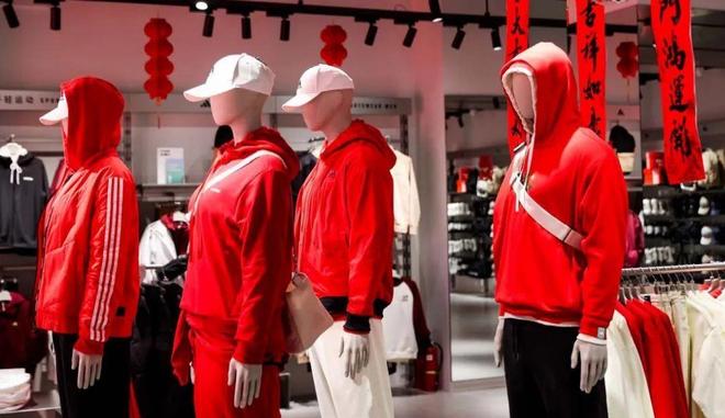 卖爆了！线上打折多赚钱反而变难港股运动鞋服四巨头：安踏李宁(图13)